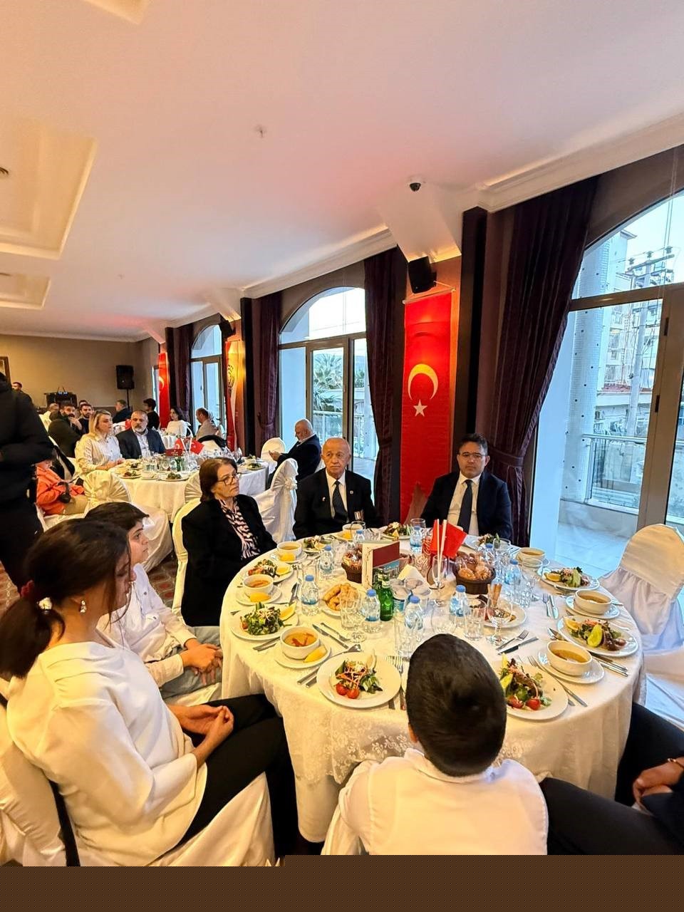 Marmaris İlçe Emniyet Müdürlüğü iftar sofrasını gazi ve şehit yakınları ile paylaştı
