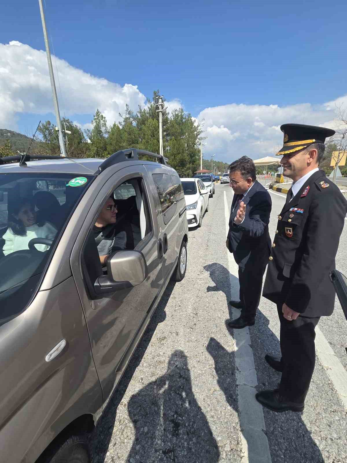 Marmaris’e bayram için 5 bin araç giriş yaptı
