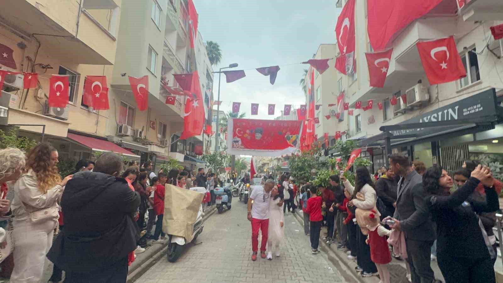 Marmaris’te 105 Sokak’ta bayram coşkusu büyüdü
