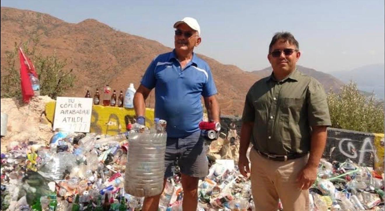 Marmaris’te 44 yıldır doğa için emek veren çevreciye, Kaymakam Kaya’dan takdir belgesi
