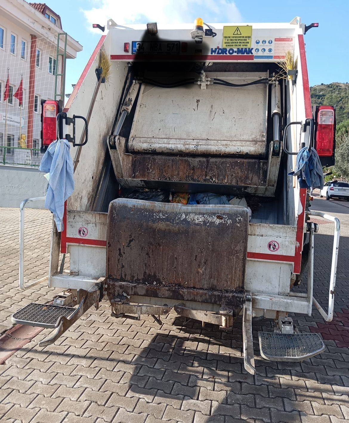 Marmaris’te Belediyesi çöp kamyonunun çarptığı kadın öldü
