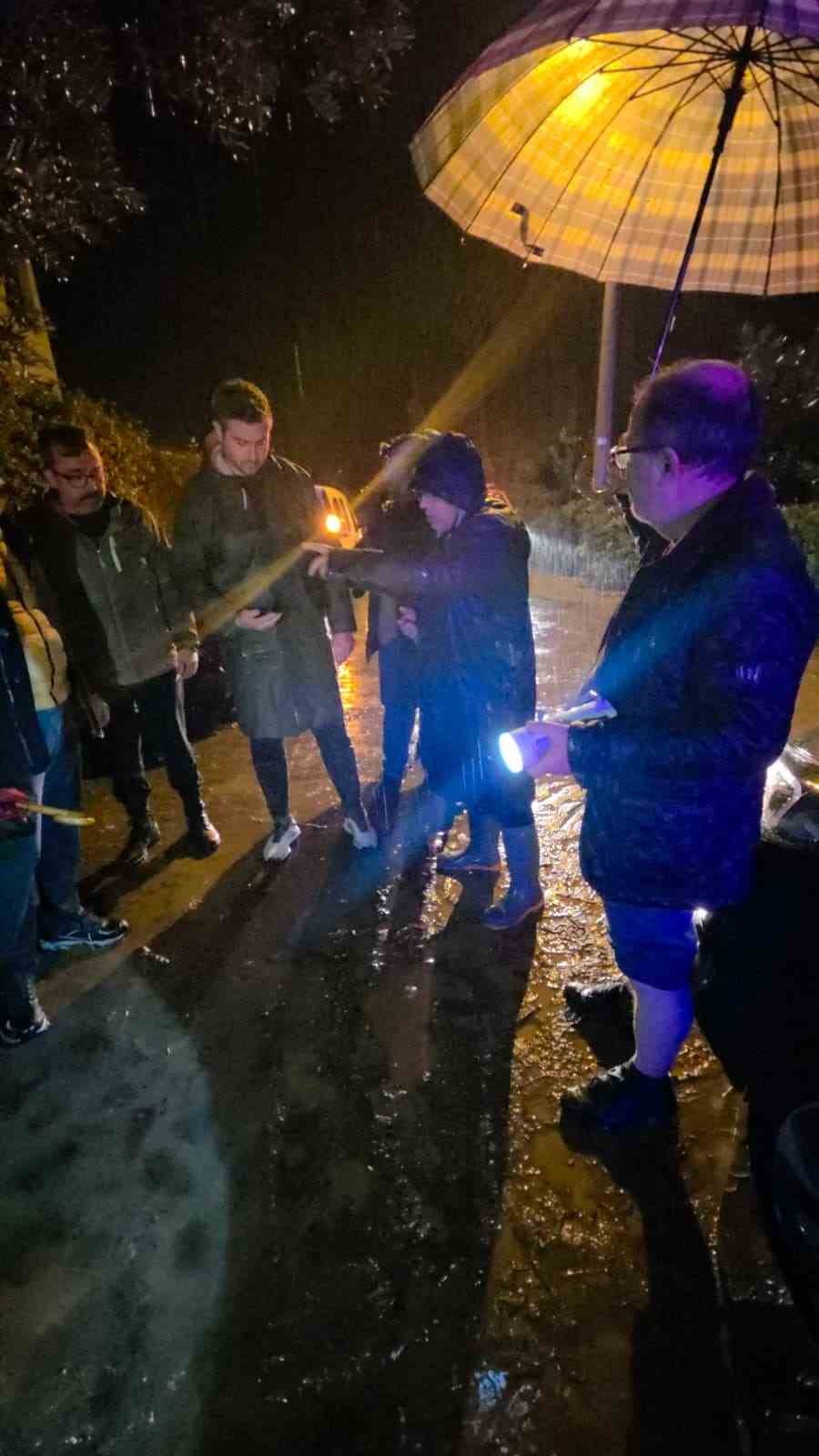 Marmaris’te bir kişi sele kapıldı: Arama çalışmaları sürüyor
