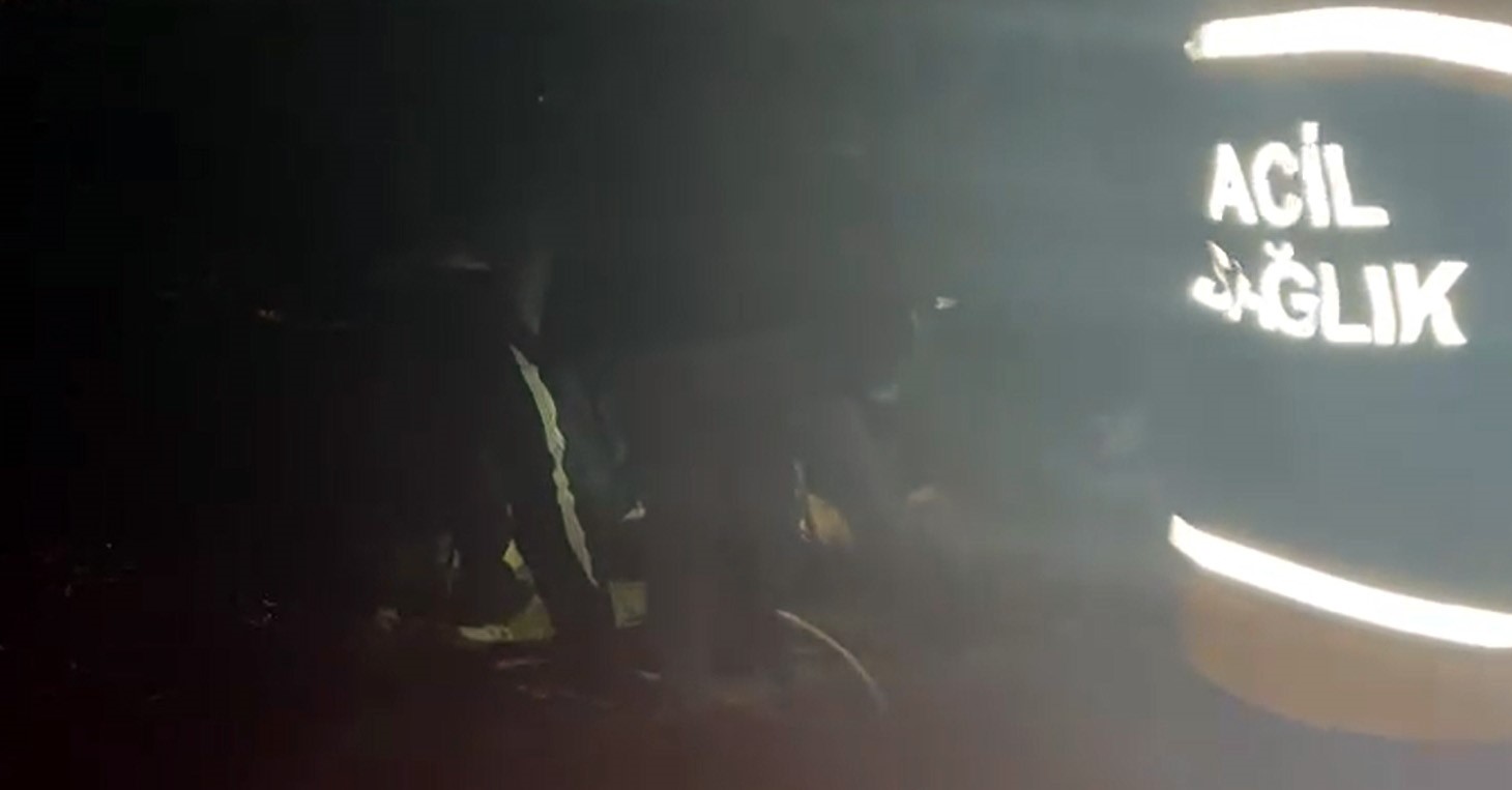 Marmaris’te denize atlayan kadını vatandaşlar kurtardı
