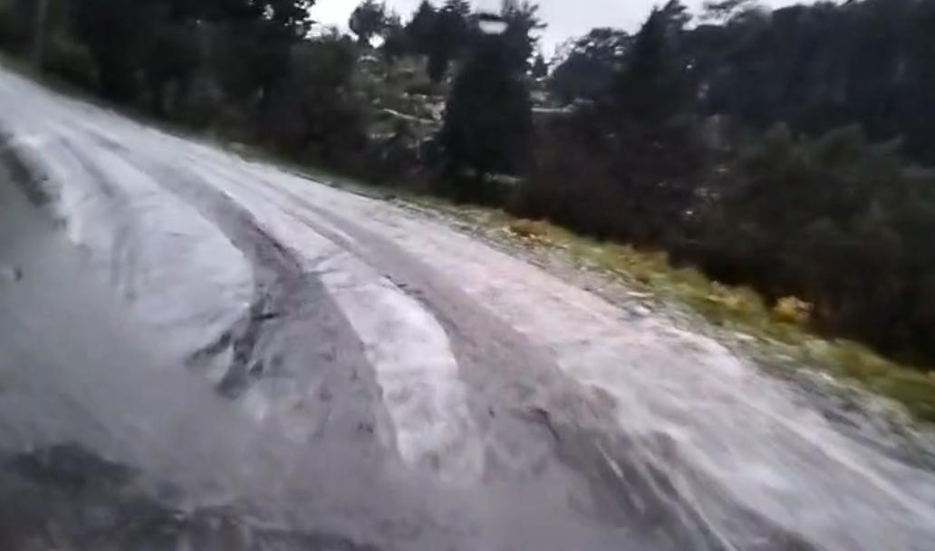 Marmaris’te dolu yağdı, kısa sürede ortalık beyaza büründü
