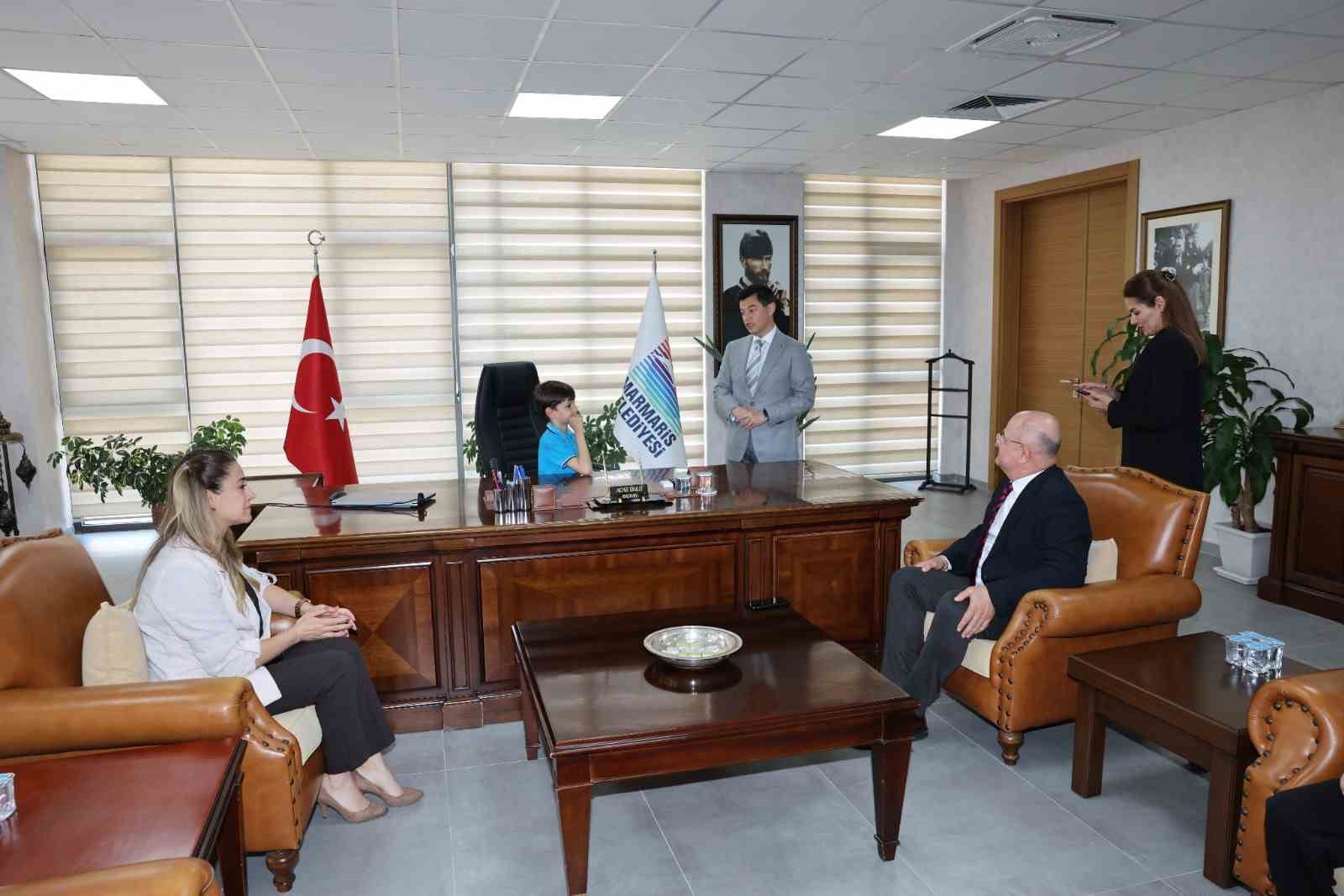 Marmaris’te minik başkanlar koltuğu devraldı
