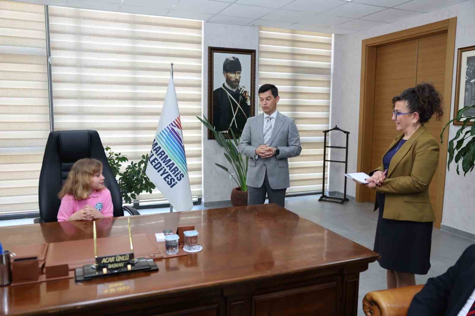 Marmaris’te minik başkanlar koltuğu devraldı
