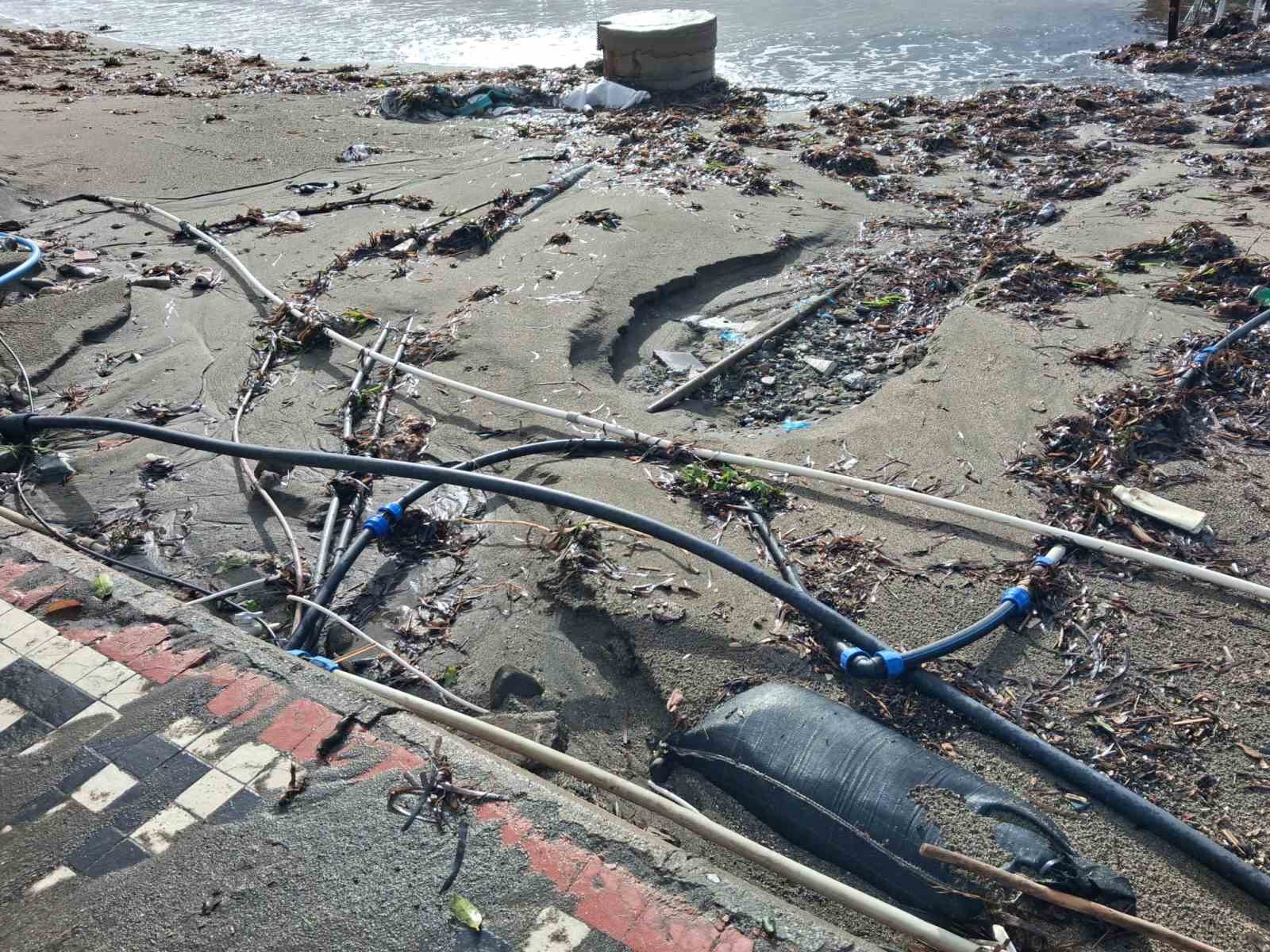 Marmaris’te sağanak ve fırtına etkili oldu
