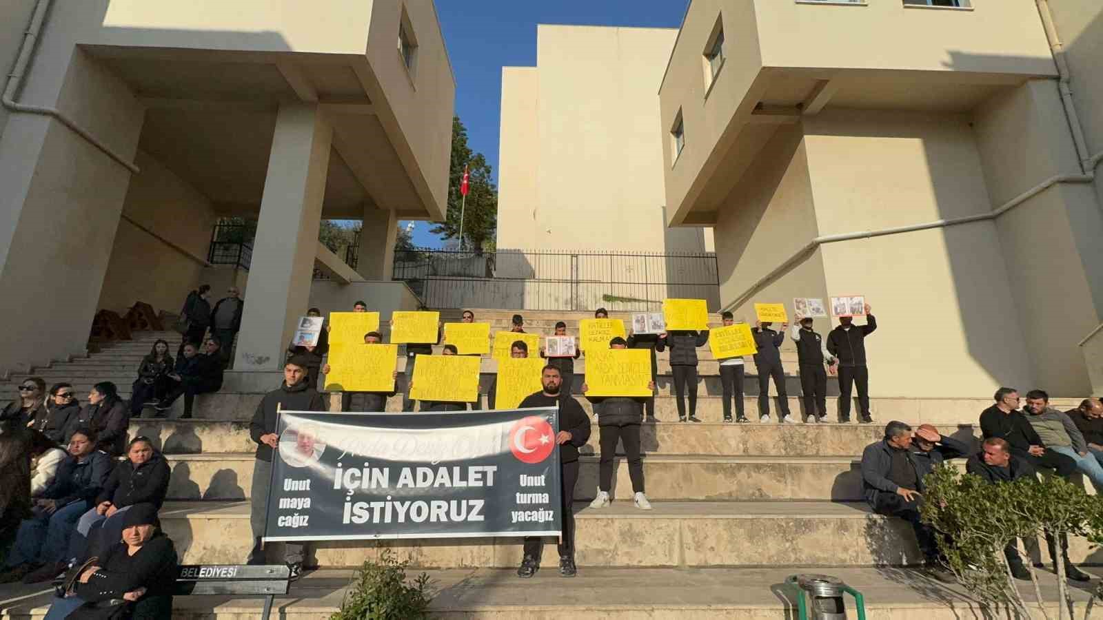 Marmaris’te teknedeki kavgada hayatını kaybeden gencin davası başladı: Adliye önünde "adalet istiyoruz" sesi yükseldi
