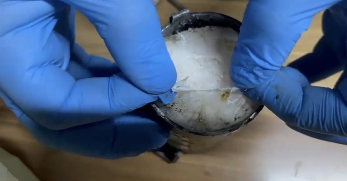 Marş dinamosundan uyuşturucu çıktı: Narkotik köpeği Pera’nın dikkati ele verdi
