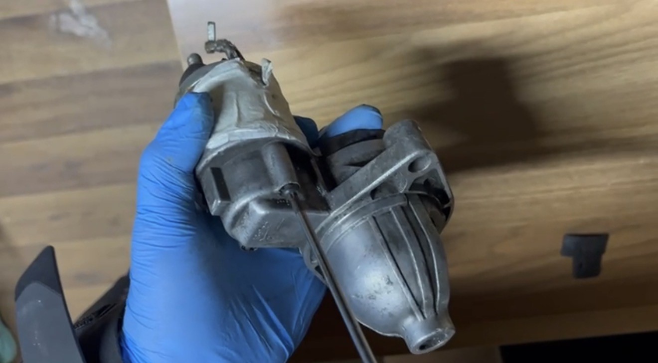 Marş dinamosundan uyuşturucu çıktı: Narkotik köpeği Pera’nın dikkati ele verdi
