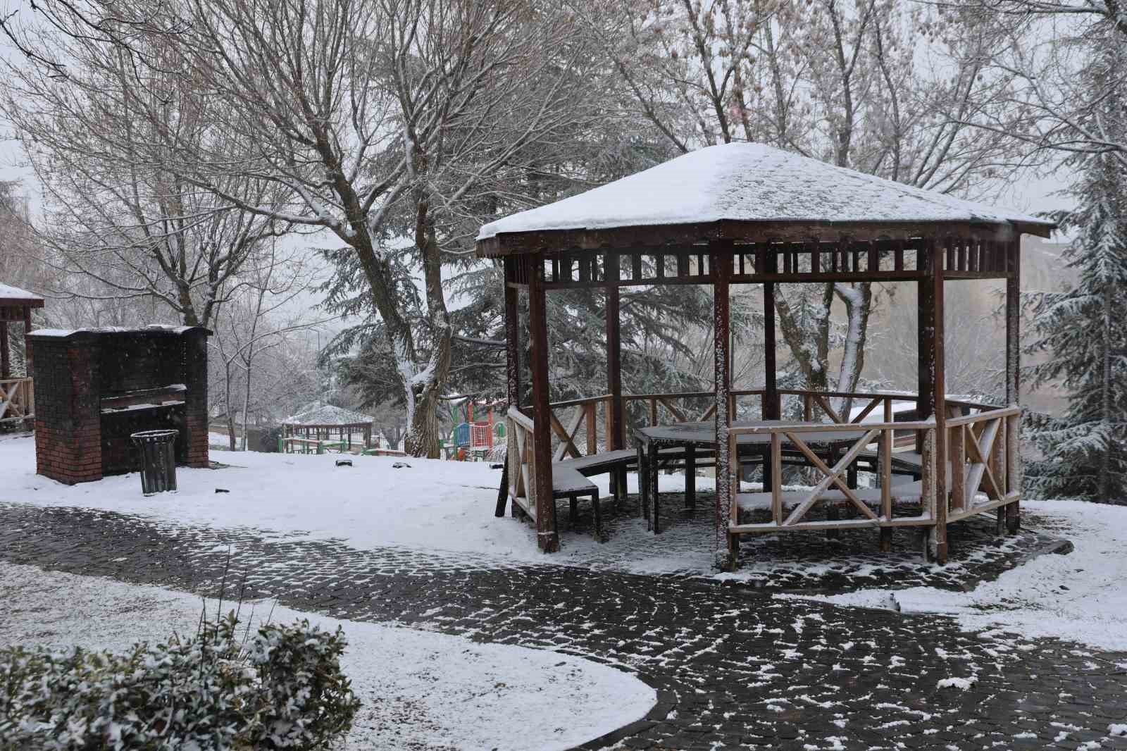 Mart ayında Elazığ’a kar sürprizi
