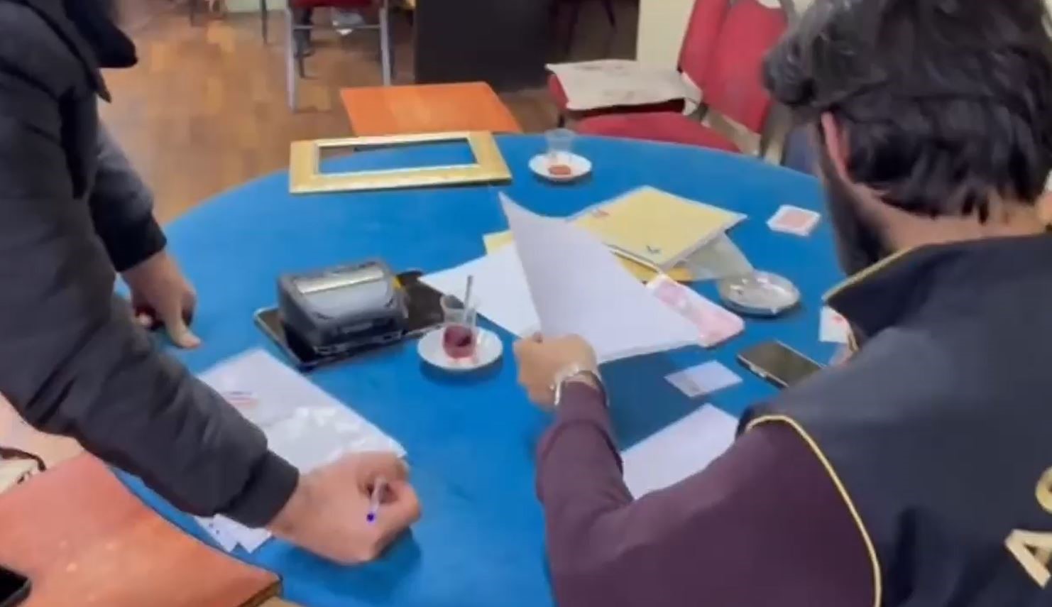 Masaj salonlarına fuhuş operasyonu
