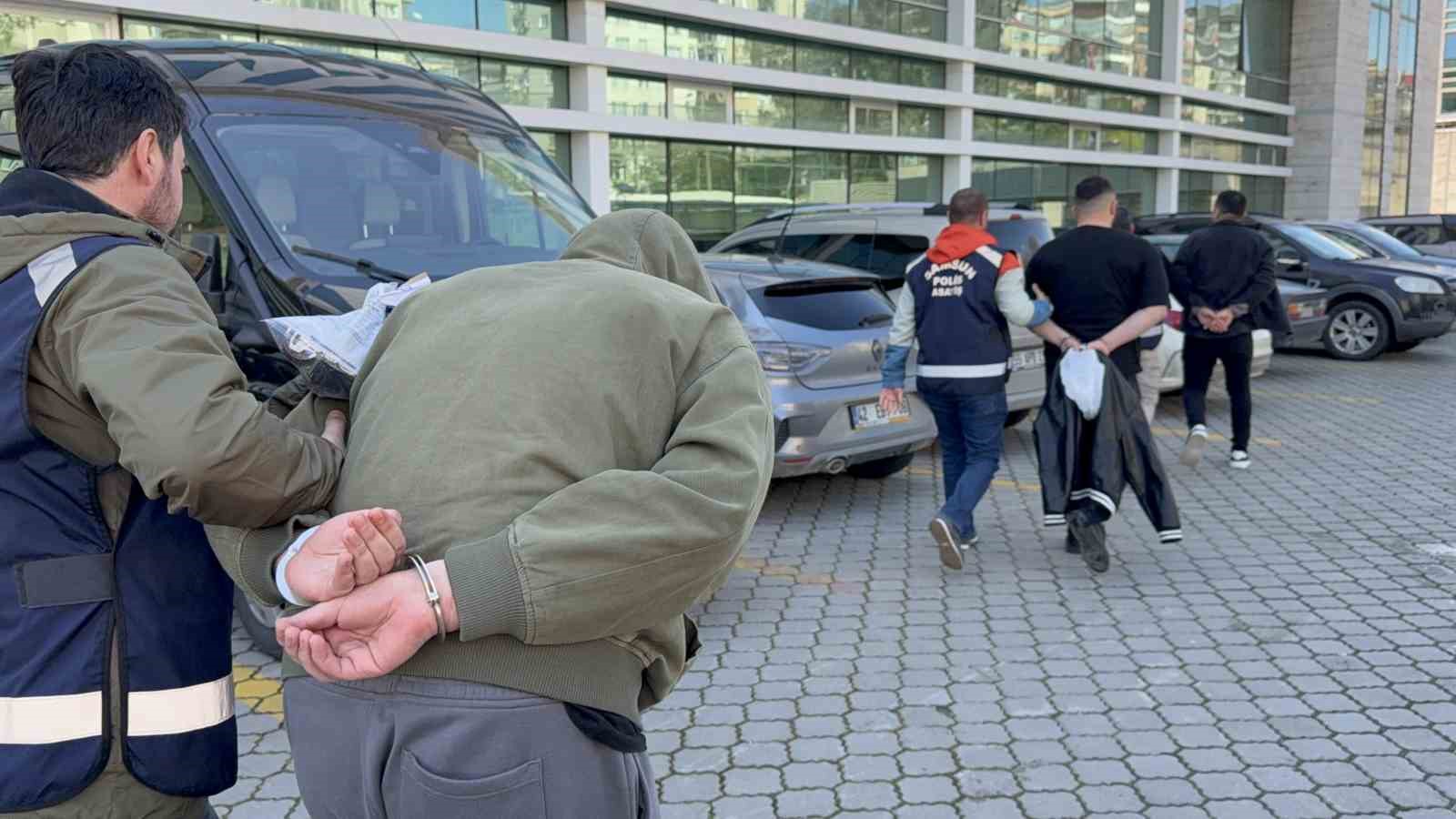 Masaj salonuna fuhuş operasyonu: 3 gözaltı
