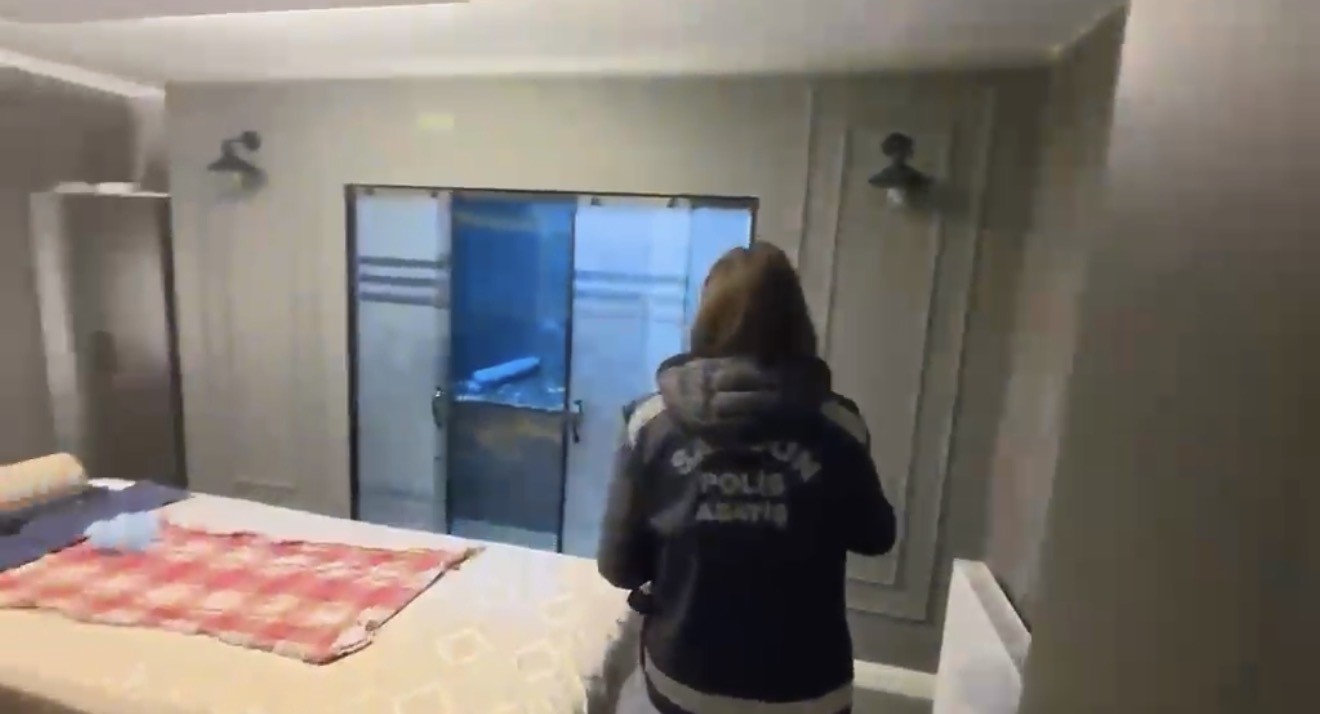 Masaj salonuna fuhuş operasyonu: 3 gözaltı
