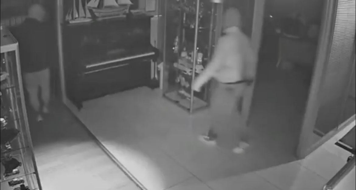 Maskeli beşler girdikleri işletmelerde çelik kasaları böyle patlattı...
