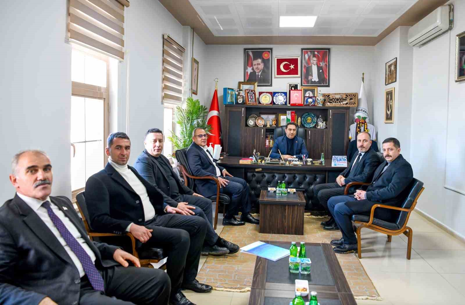 Maski’den Doğanyol’a 25 milyonluk altyapı hamlesi
Maski’den Doğanyol’a 25 milyonluk altyapı hamlesi