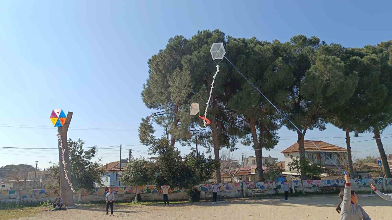 Matematiği uçurtmayla anlattı, öğrenciler hem eğlendi hem öğrendi
