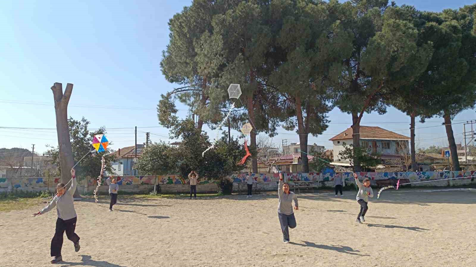 Matematiği uçurtmayla anlattı, öğrenciler hem eğlendi hem öğrendi
