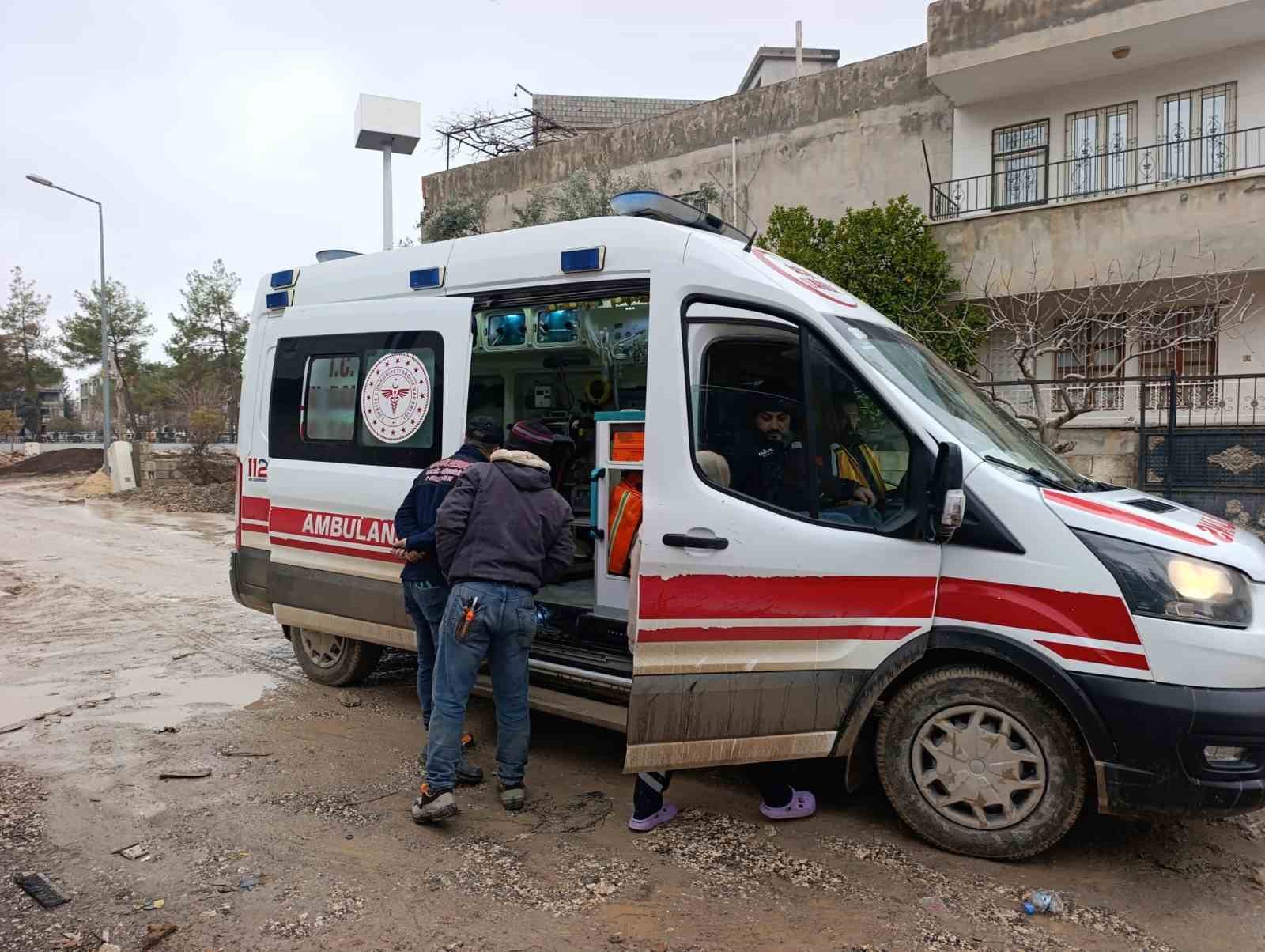 Matkapla elini delen işçi yaralandı
