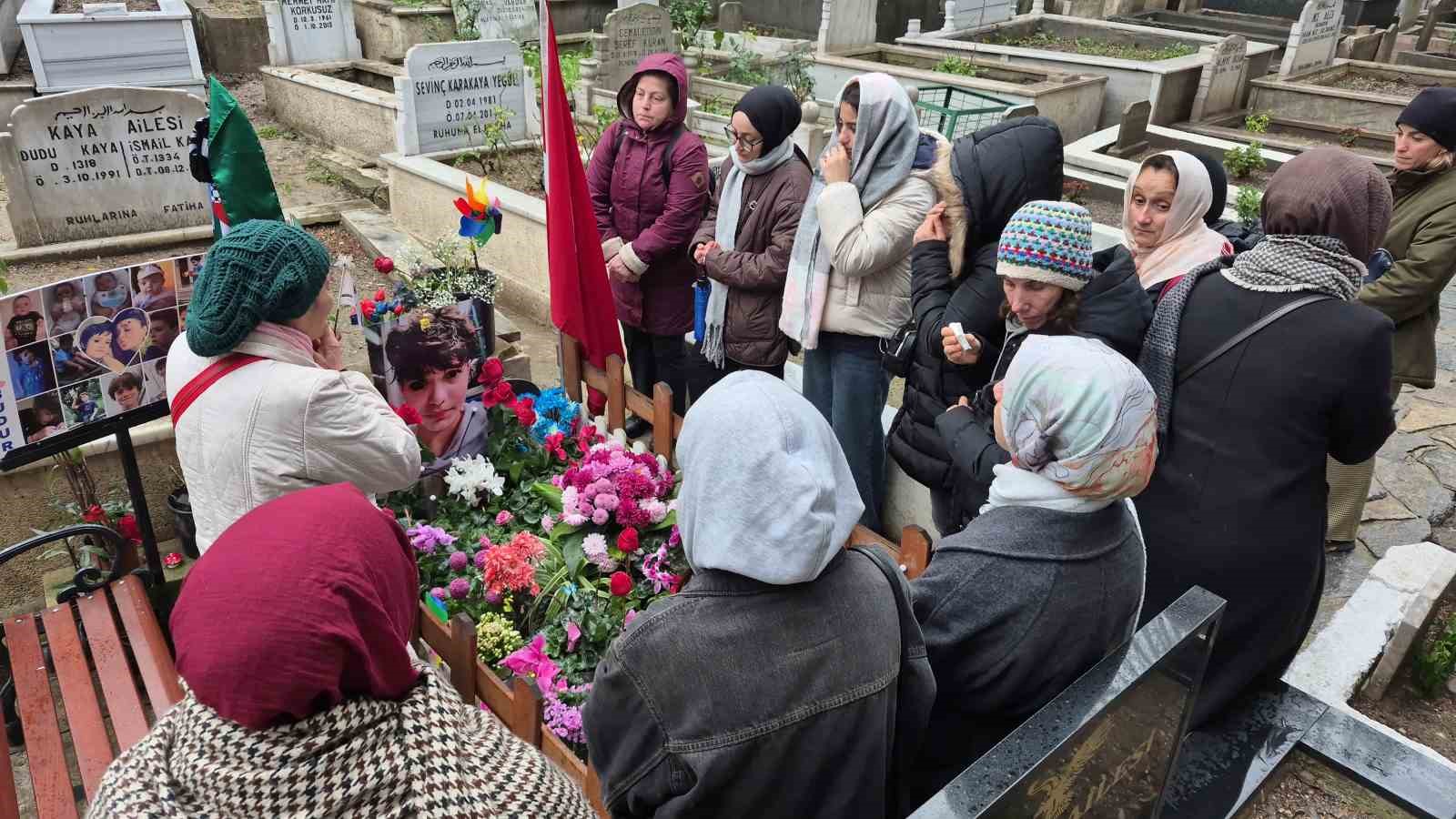 Mattia Ahmet Minguzzi öldürülmesinin 1. yıl dönümünde mezarı başında anıldı
Mattia Ahmet Minguzzi öldürülmesinin 1. yıl dönümünde mezarı başında anıldı