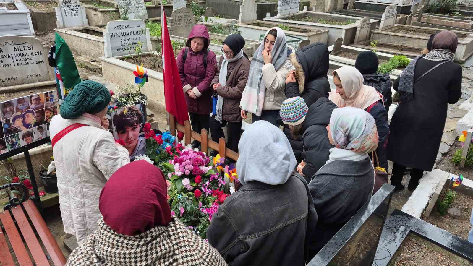 Mattia Ahmet Minguzzi öldürülmesinin 1. yıl dönümünde mezarı başında anıldı
Mattia Ahmet Minguzzi öldürülmesinin 1. yıl dönümünde mezarı başında anıldı
