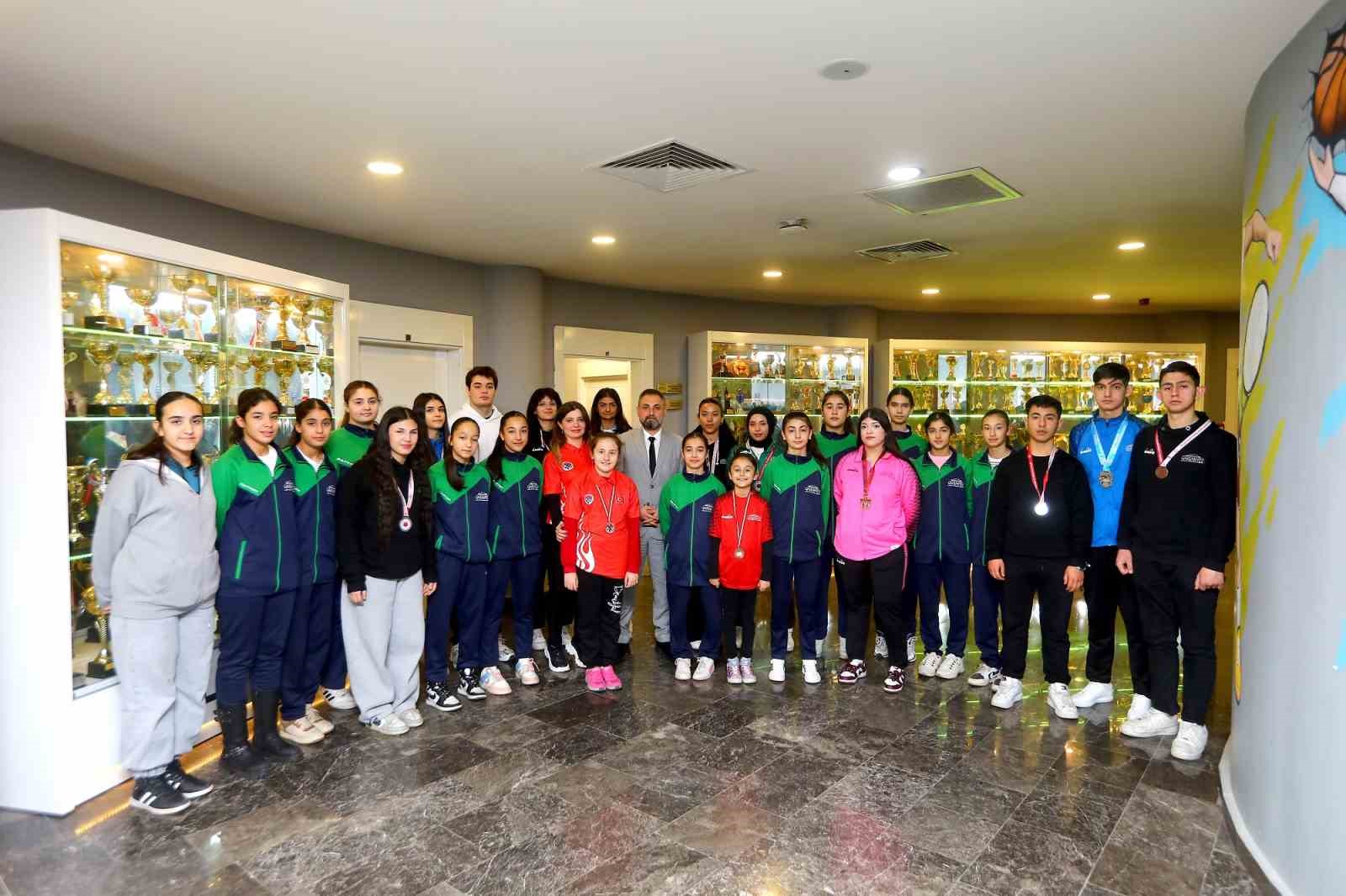 Mavi-beyazlı sporculardan ilk 40 günde 71 yeni madalya
