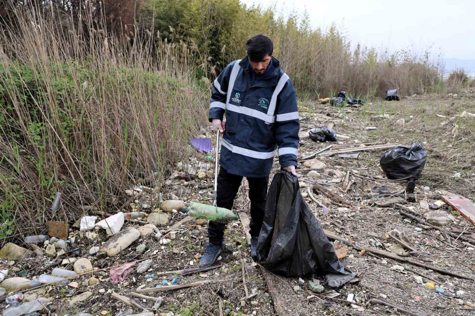 Mavi Takım’dan sahilde temizlik: 50 torba atık toplandı
