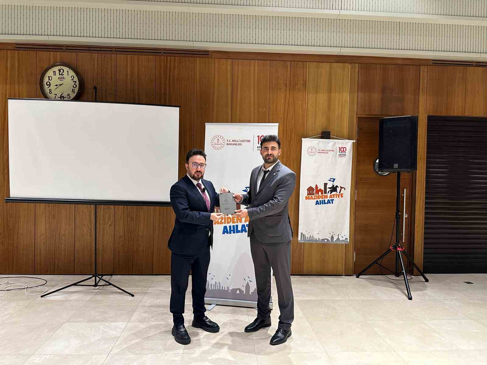 ‘Maziden Atiye Ahlat’ programı gençleri tarihle buluşturuyor
