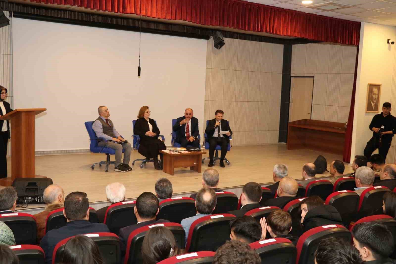 "Maziden İstikbale Oltu" paneli düzenlendi
