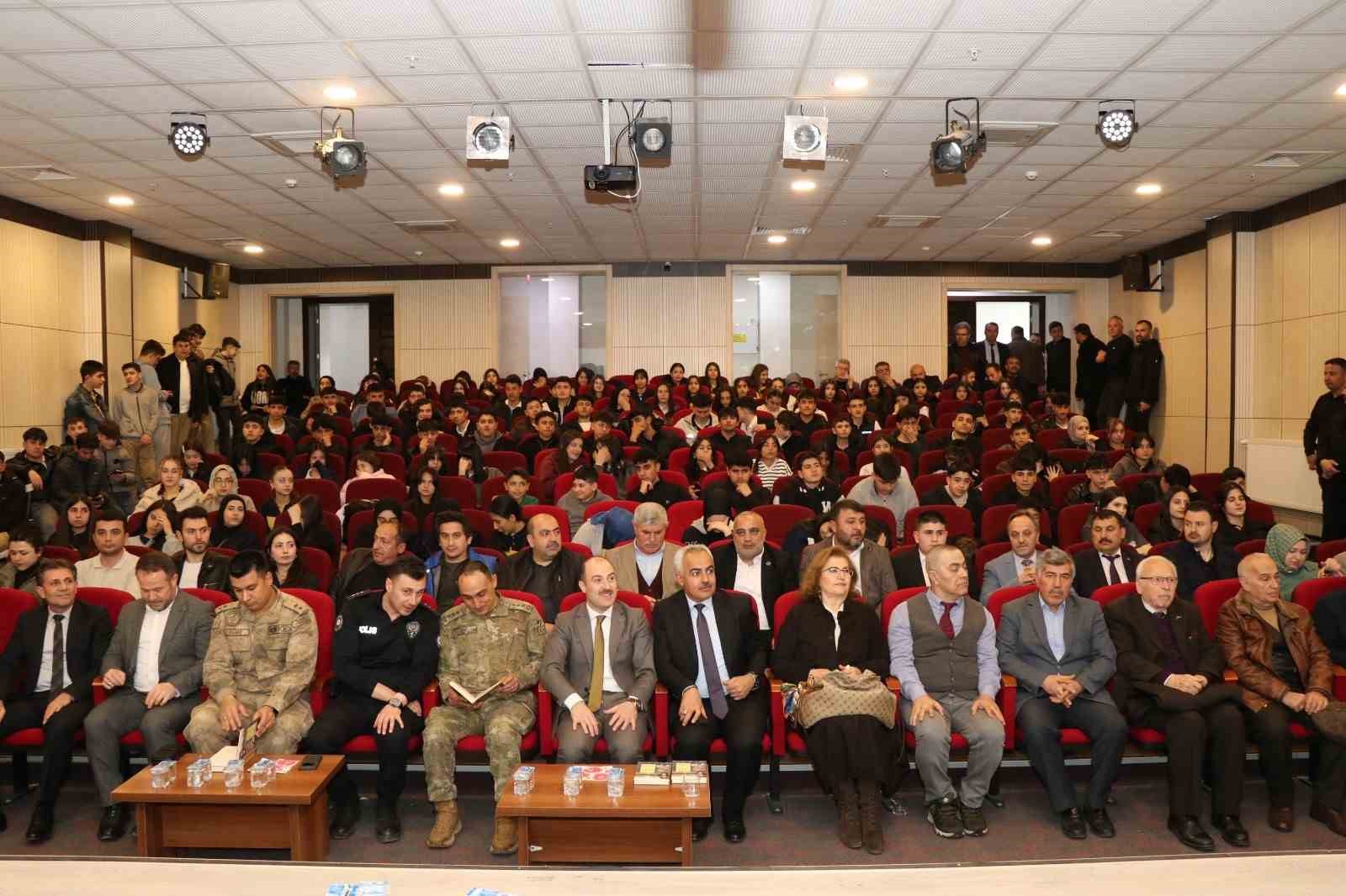 "Maziden İstikbale Oltu" paneli düzenlendi
