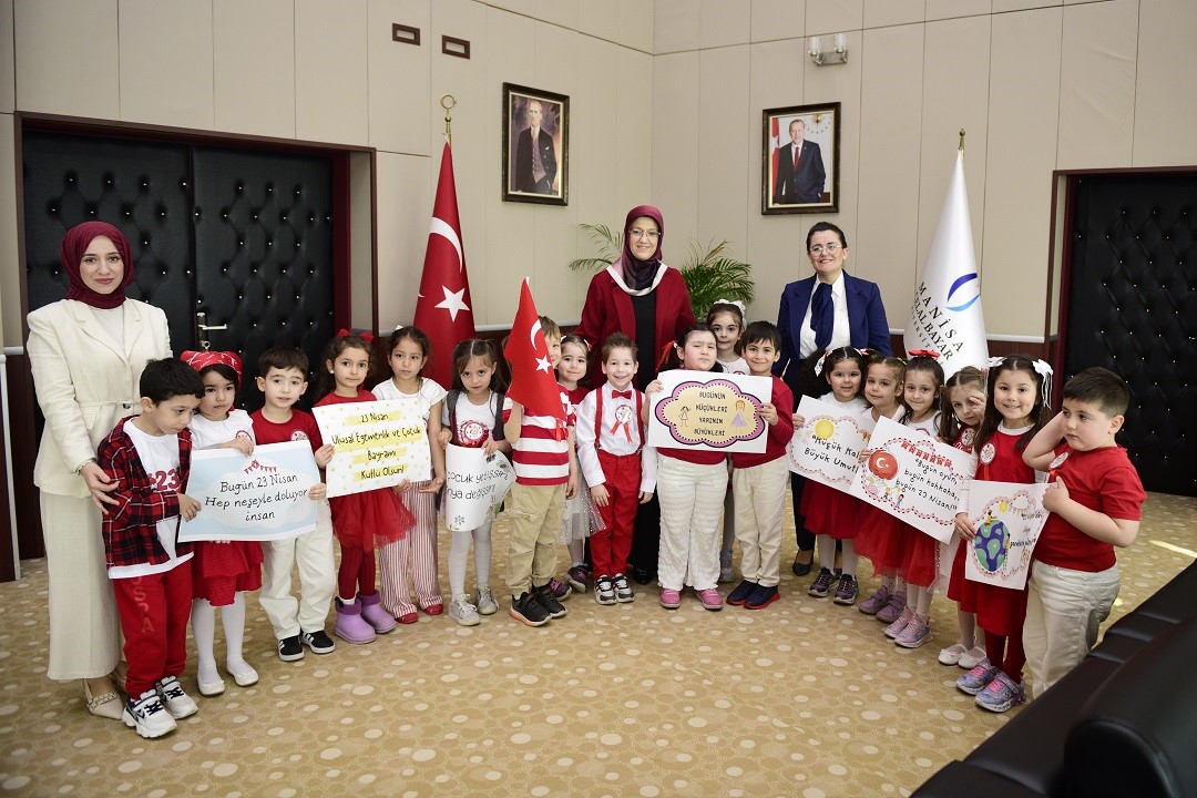 MCBÜ Rektörlüğünde 23 Nisan coşkusu
