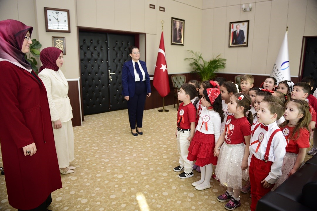 MCBÜ Rektörlüğünde 23 Nisan coşkusu
