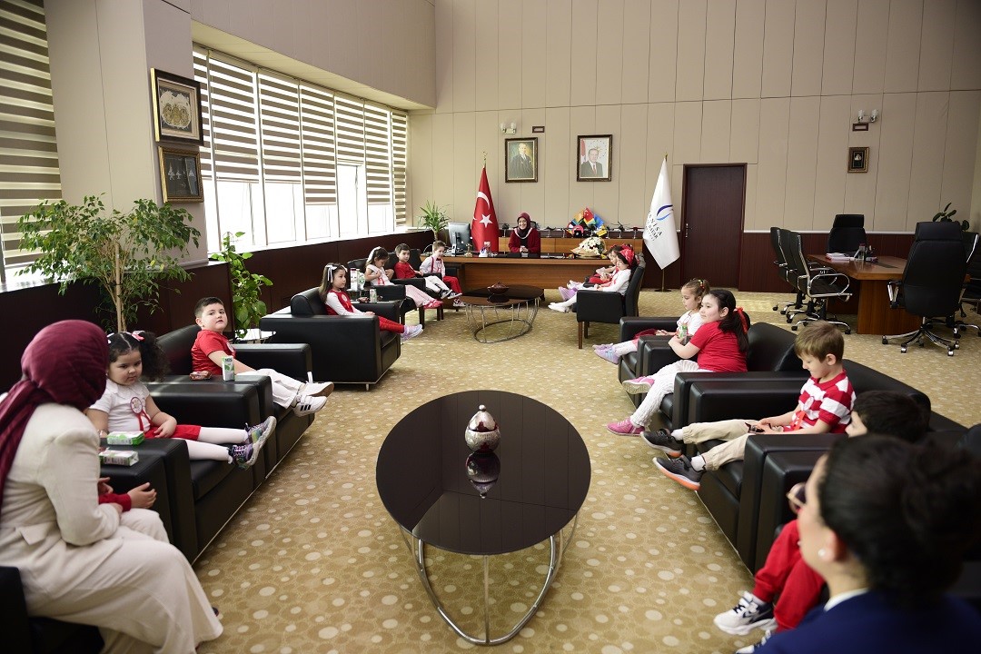 MCBÜ Rektörlüğünde 23 Nisan coşkusu
