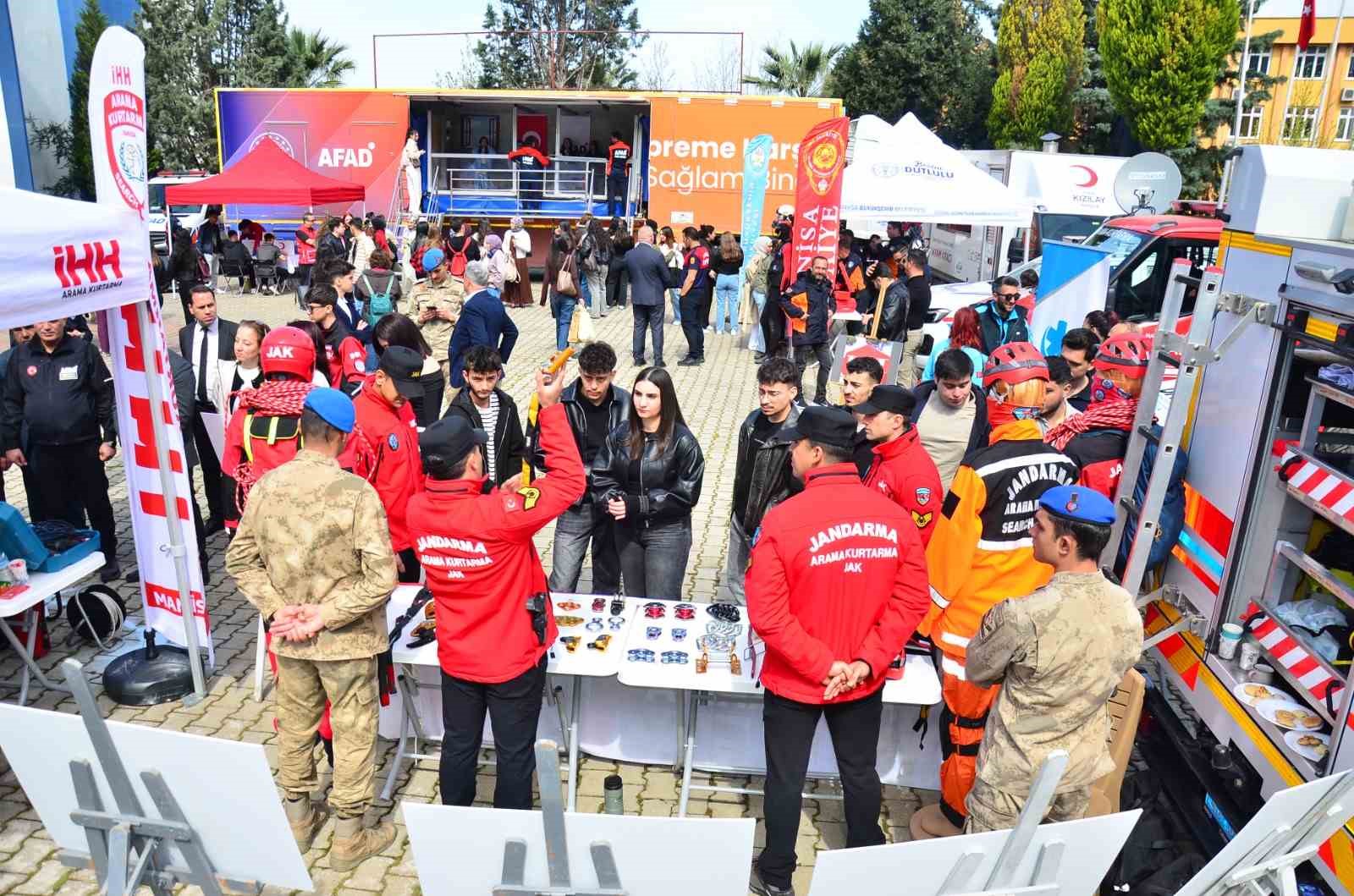 MCBÜ’de ’Afetlerde insan olmak’ sempozyumu
