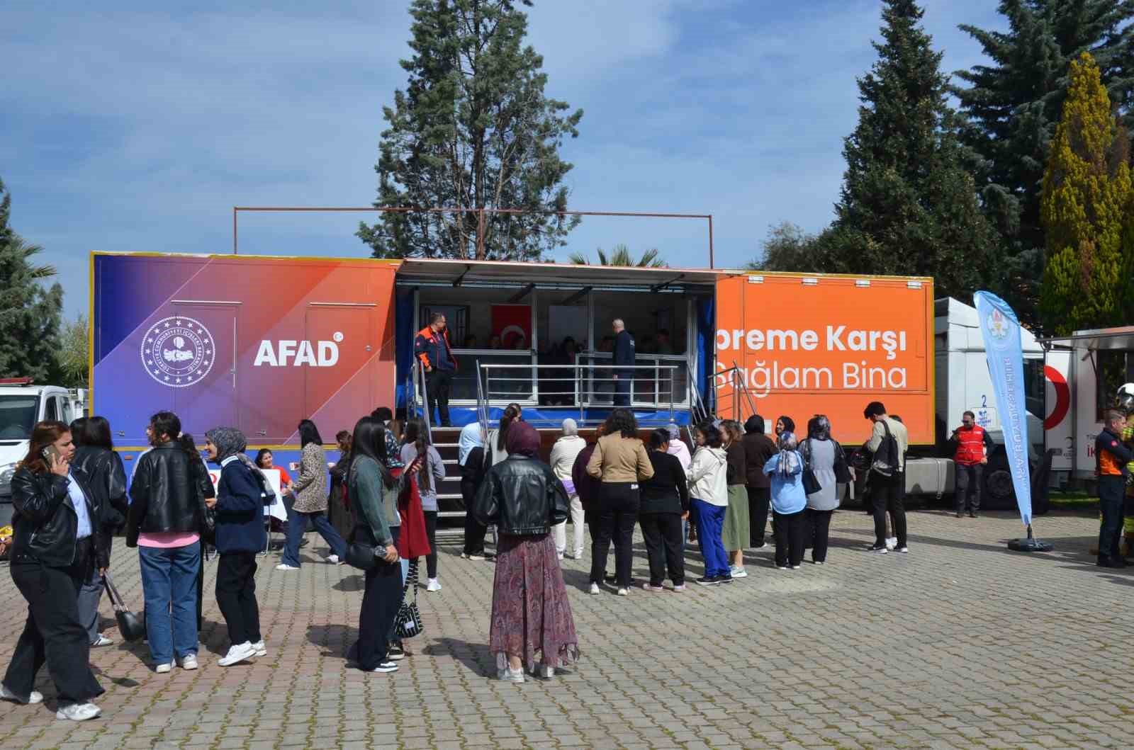 MCBÜ’de ’Afetlerde insan olmak’ sempozyumu
