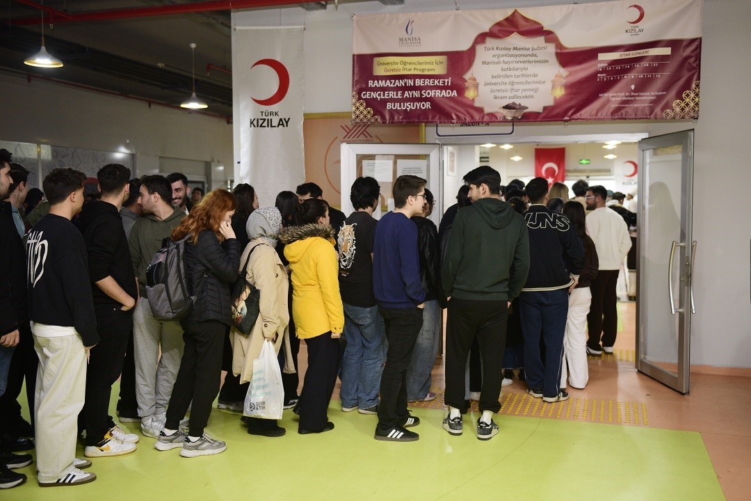 MCBÜ’lü öğrenciler ramazanın ilk iftarında aynı sofrada buluştu
