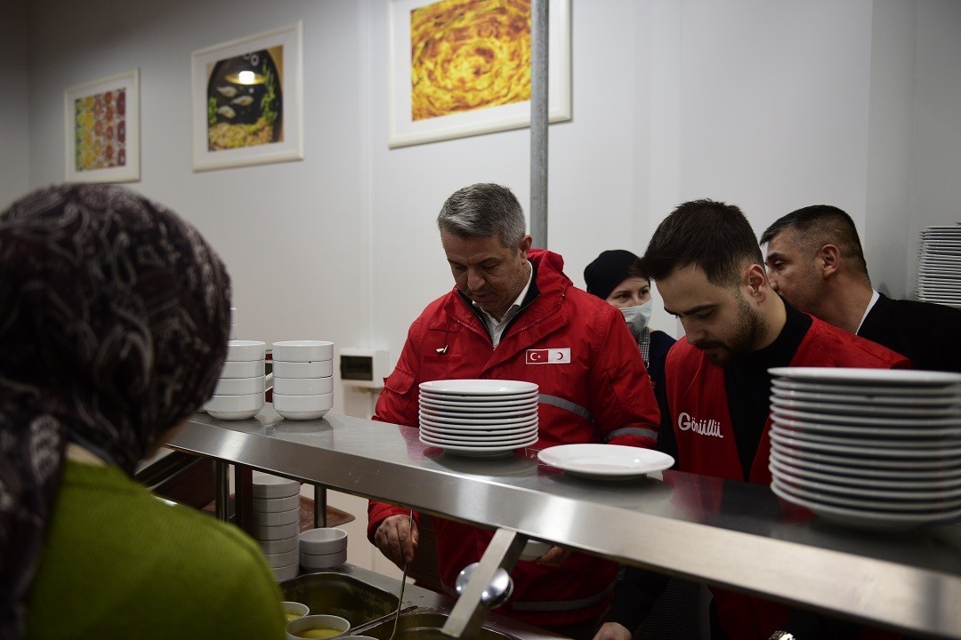 MCBÜ’lü öğrenciler ramazanın ilk iftarında aynı sofrada buluştu
