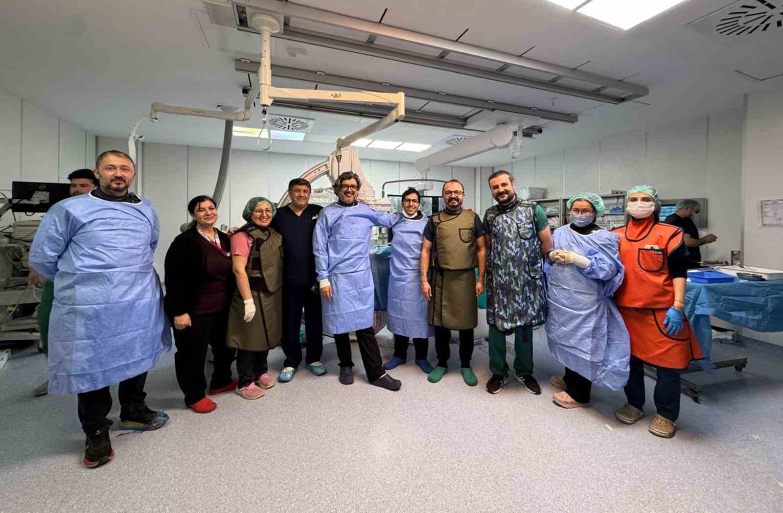 MEAH’ta kapalı sistemle yüksek riskli 4 hastanın kalp kapağı değiştirildi
