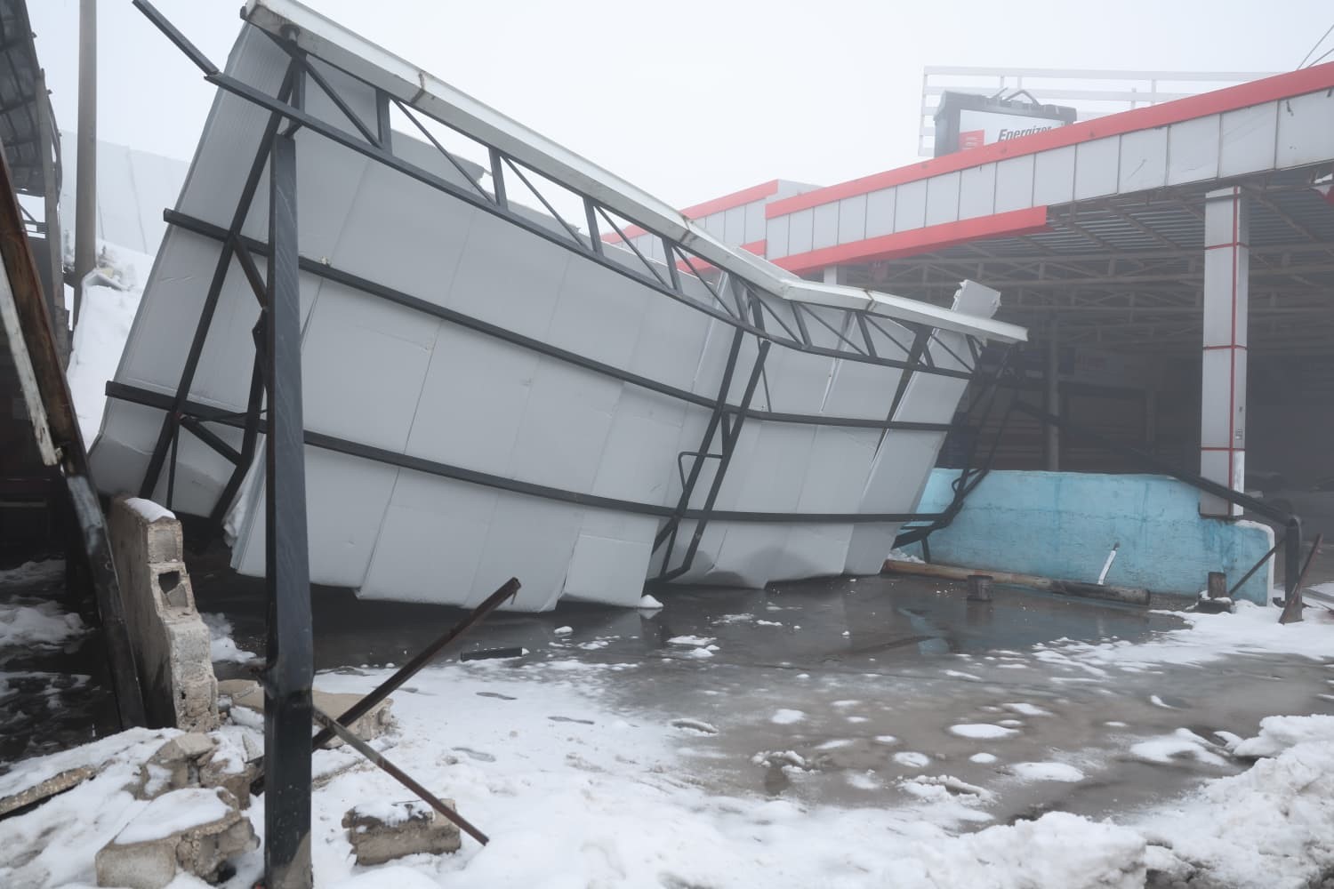 Mehmet Kuş, karda işyerleri zarar gören esnafla buluştu
