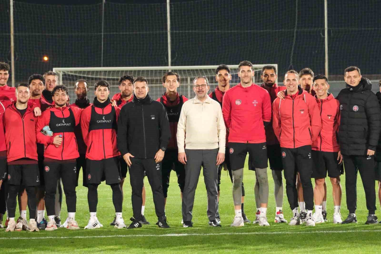 Mehmet Muharrem Kasapoğlu, Fatih Karagümrük’ü ziyaret etti
