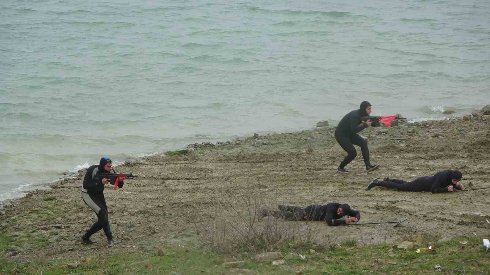 Mehmetçik Çanakkale’de "Durgun Sulardan Geçiş Eğitimi" gerçekleştirdi
