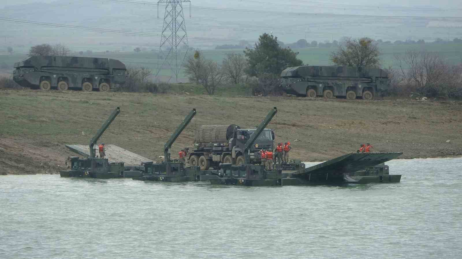 Mehmetçik Çanakkale’de "Durgun Sulardan Geçiş Eğitimi" gerçekleştirdi
