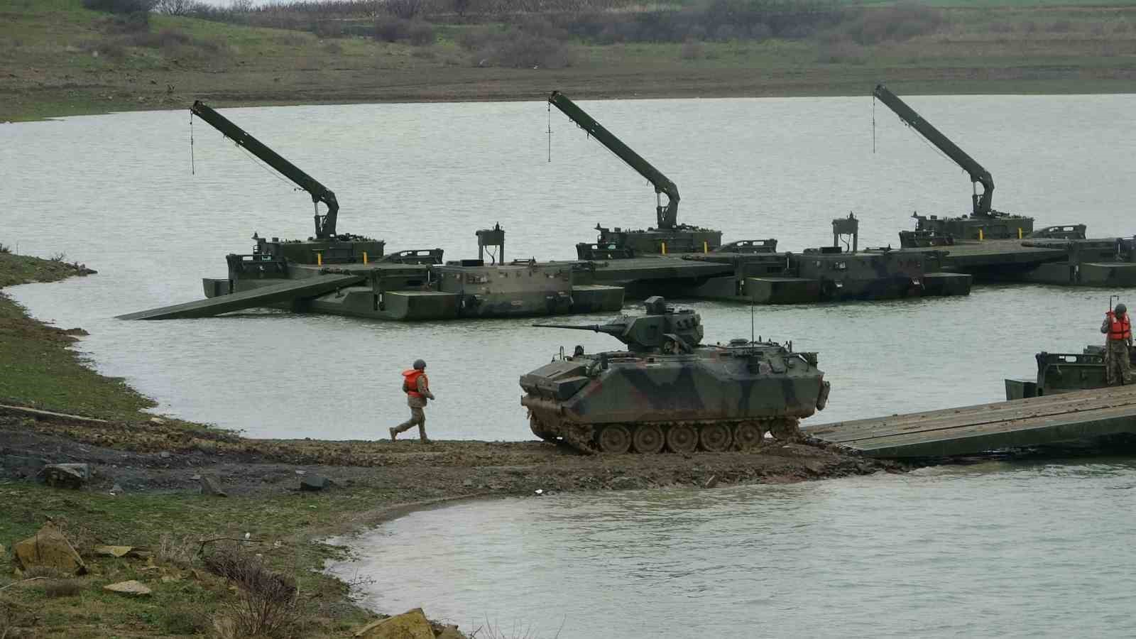 Mehmetçik Çanakkale’de "Durgun Sulardan Geçiş Eğitimi" gerçekleştirdi
