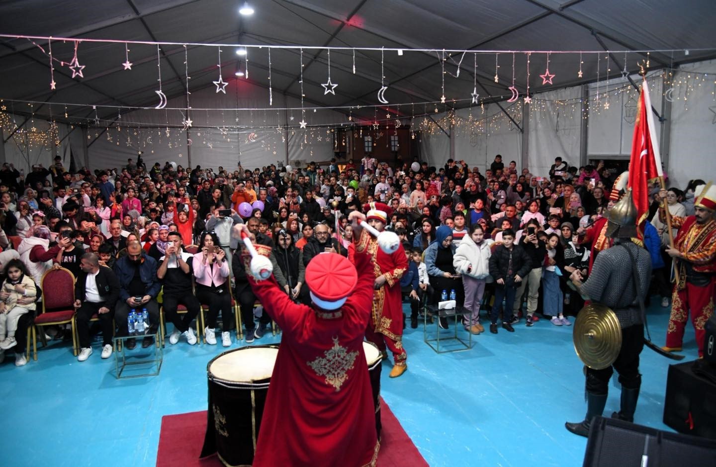 "Mehterin nefesi, Ramazan’ın sesi" Osmaniye’de sokakları şenlendirdi
