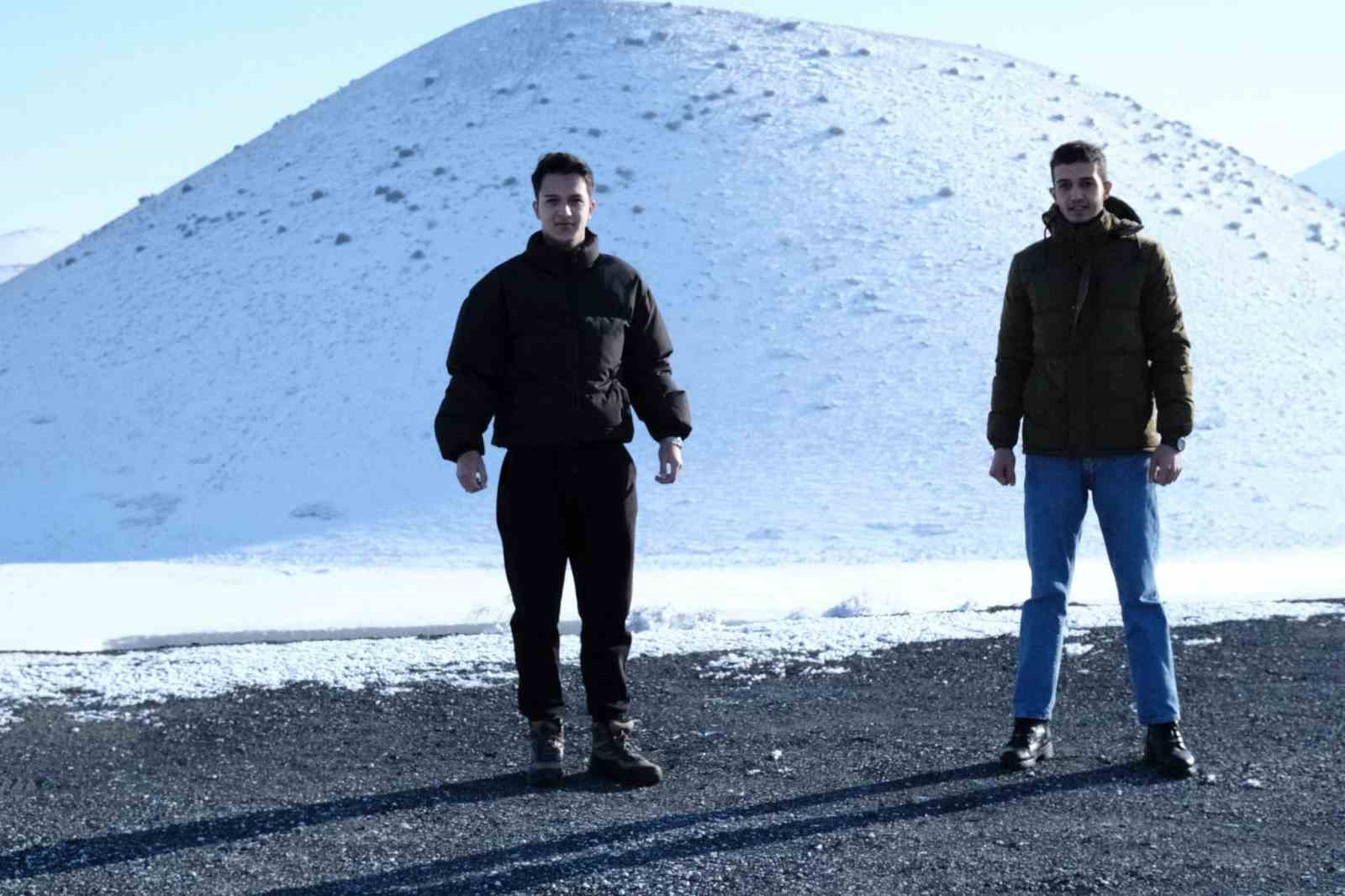 Meke Krater Gölü beyaz gelinliğini giydi, kartpostallık manzaralar oluştu
Meke Krater Gölü beyaz gelinliğini giydi, kartpostallık manzaralar oluştu