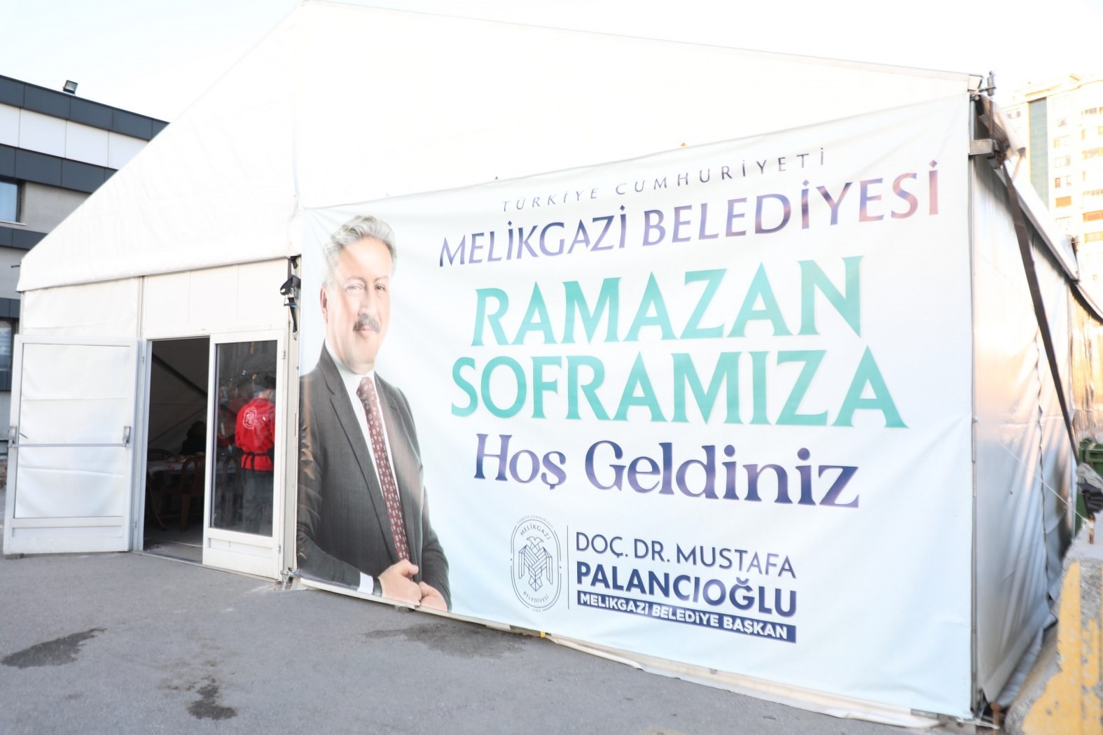Melikgazi Belediyesi Ramazan ayının bereketini iftar çadırlarında paylaşıyor
