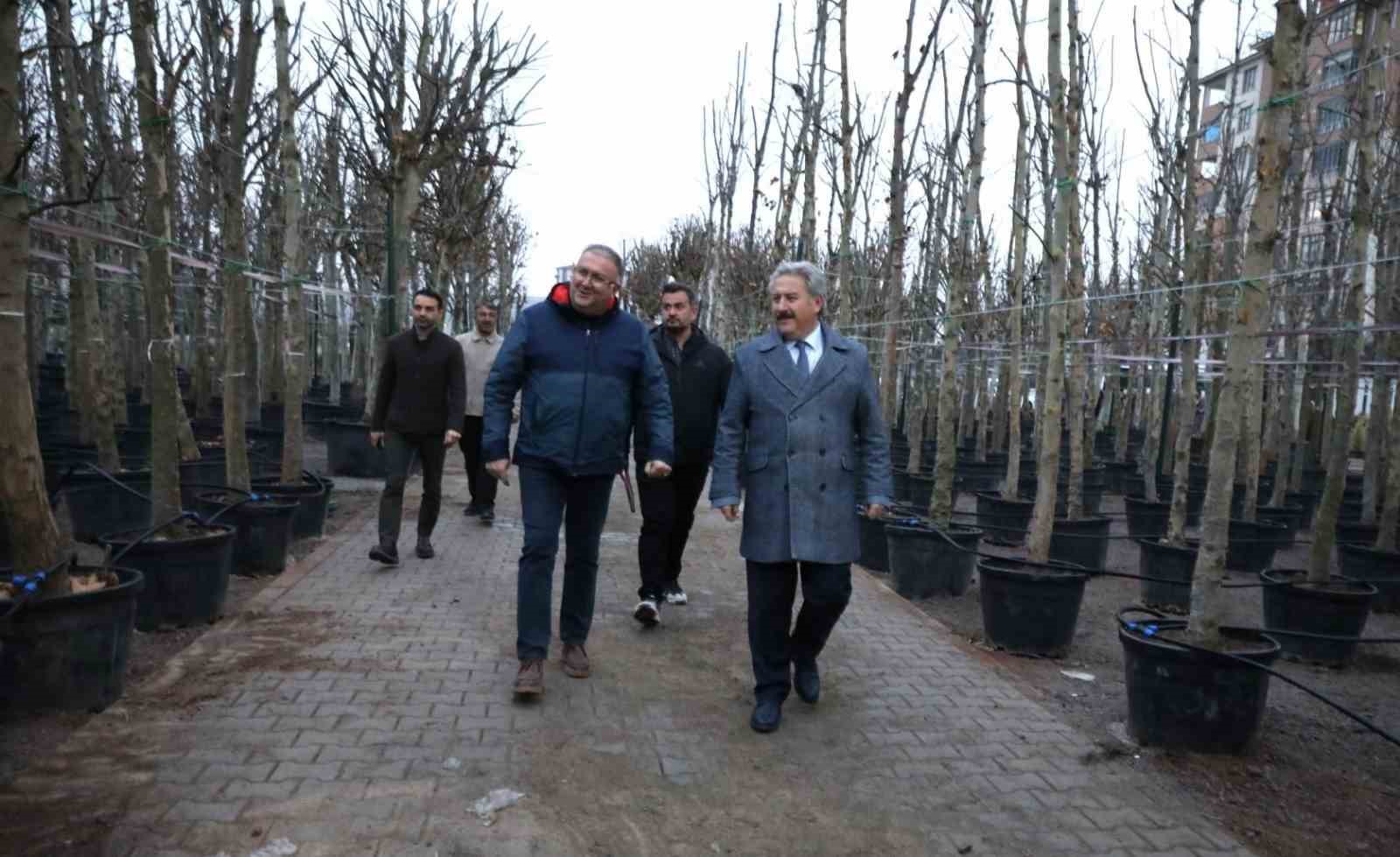 Melikgazi Belediyesi, yeni ağaçlarla nefes olmaya devam ediyor
