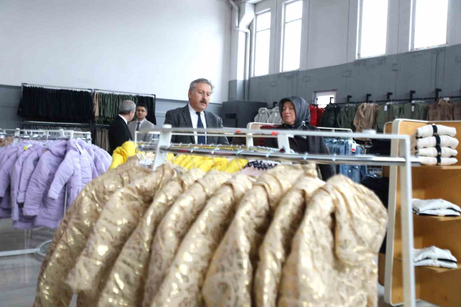 Melikgazi’nin MELKEV’i her zaman vatandaşlarının yanında
Melikgazi’nin MELKEV’i her zaman vatandaşlarının yanında