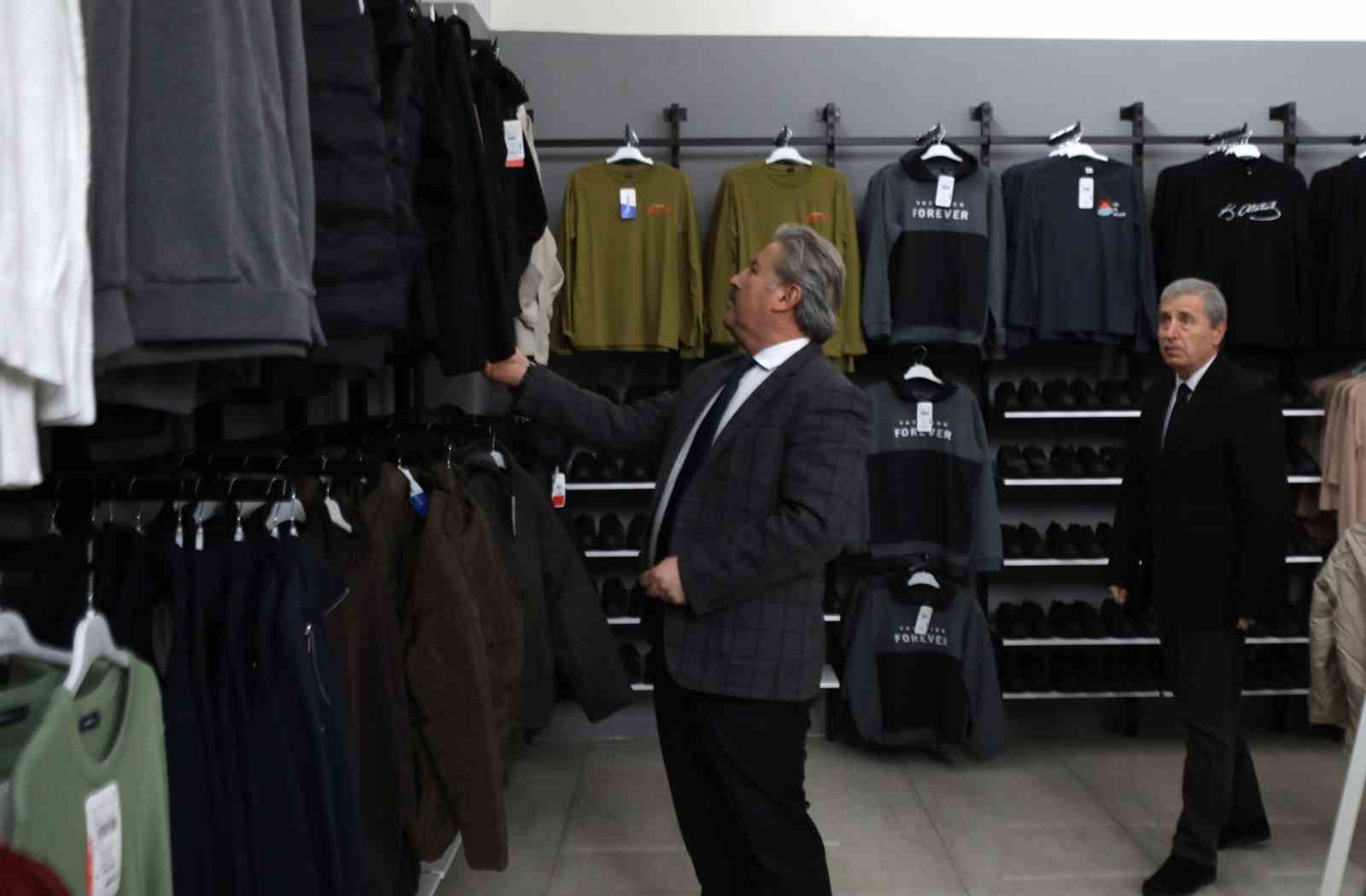 Melikgazi’nin MELKEV’i her zaman vatandaşlarının yanında
Melikgazi’nin MELKEV’i her zaman vatandaşlarının yanında