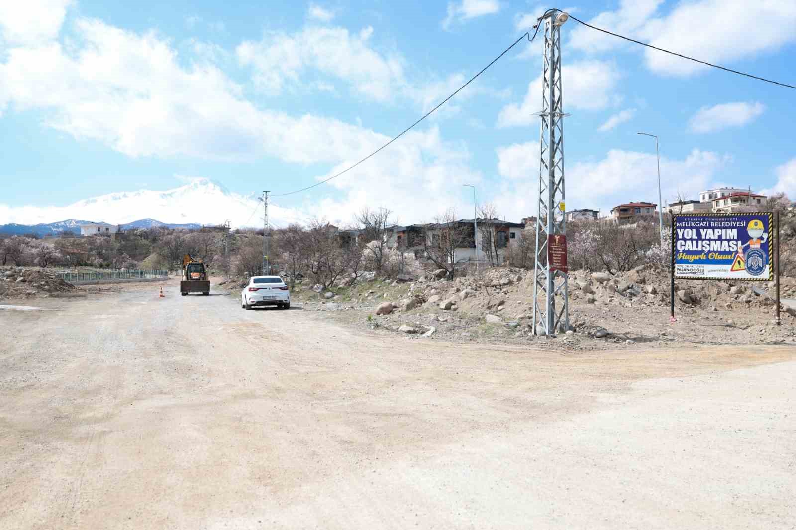 Melikgazi’nin ulaşımda yeni güzergahı için çalışmalar başladı

